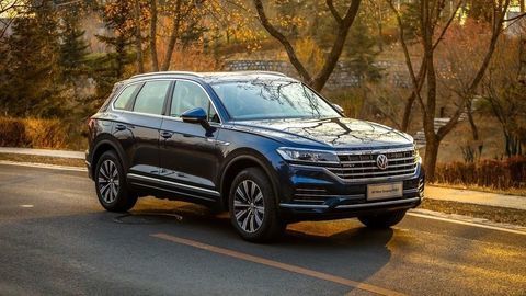 Volkswagen Touareg prichádza ako plug-in hybrid so štvorvalcom