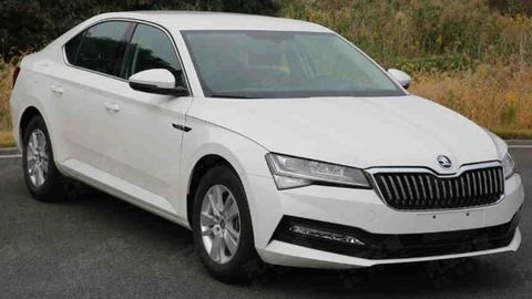 Modernizovaná Škoda Superb príde aj ako plug-in hybrid