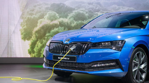 Škoda začala vyrábať prvý elektrifikovaný model