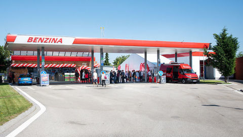 Benzina má na Slovensku už 10 čerpacích staníc, z toho dve samoobslužné