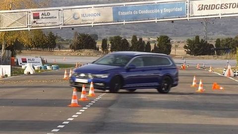 VW Passat v losom teste prekvapil pretáčavým správaním