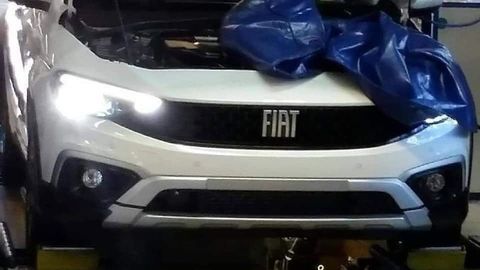 Modernizovaný Fiat Tipo príde s novým logom a dobrodružnou verziou