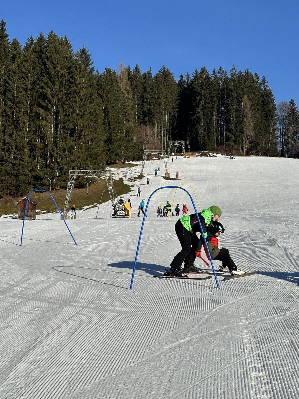 Übung mit Torstangen