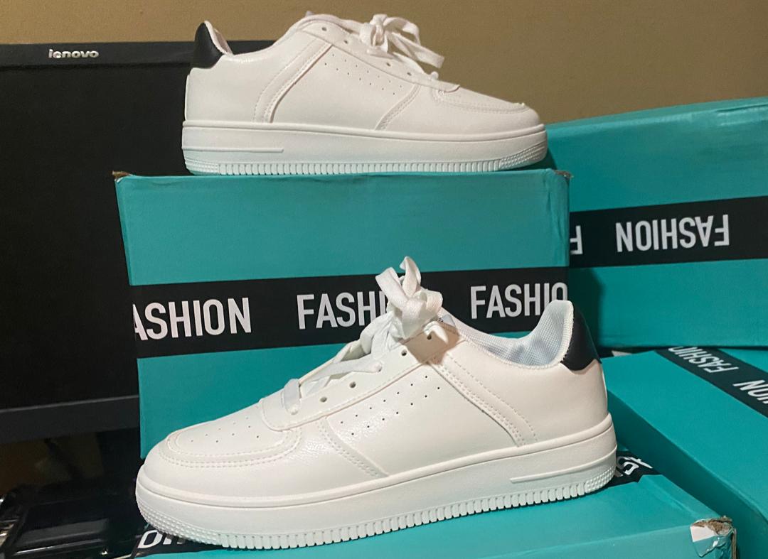 Men white Sneaker