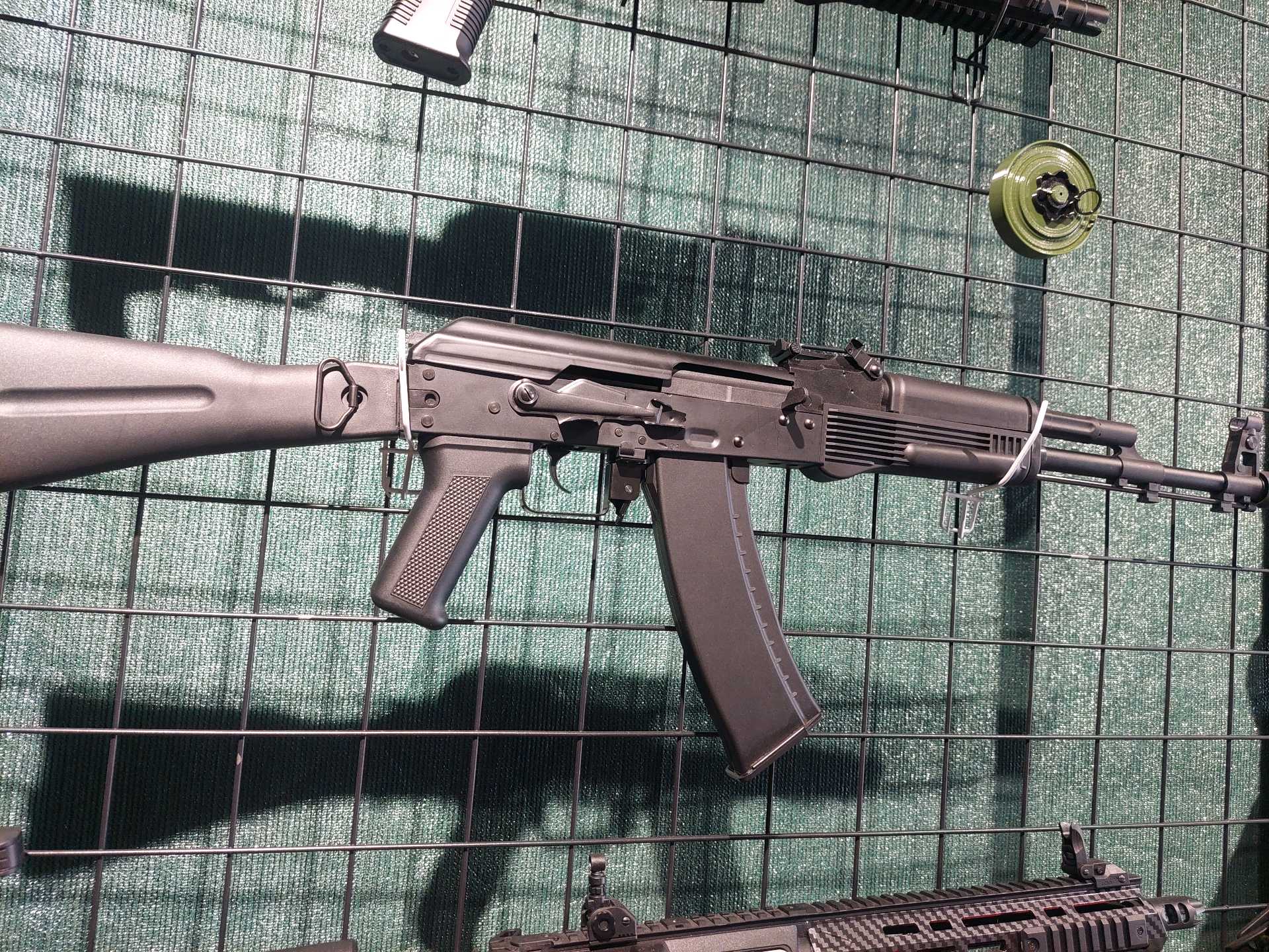 AkmAk74m( zenit ak)Aqilli rejimligi batare ulaganda Tepki tomonda chirogʻi yonadigani - airsoft | SPORTGUN.UZ