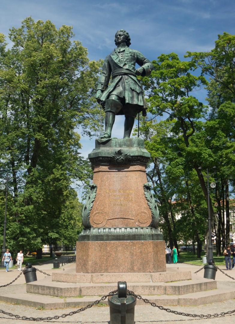 Памятник петру великому. Памятник Петру в Кронштадте. Памятник Петру первому в Кронштадте. Кронштадт памятник Петру 1 Кронштадт. Памятник Петра в Кронштате.