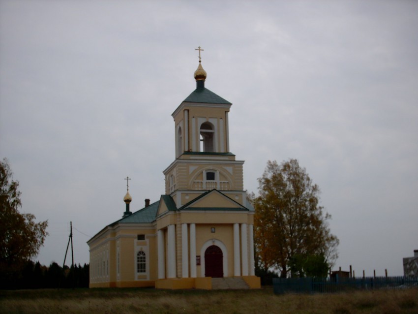 Село надо. Храм Укан Ярский район. Храм Спаса Нерукотворного село Укан. Село Укан Удмуртия. Спасская Церковь в селе Укан.