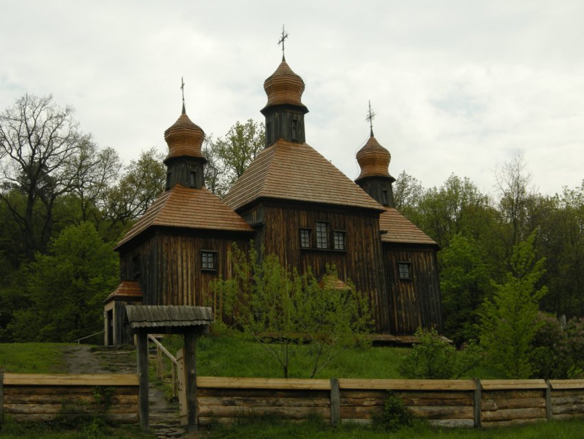 Пирогово город. Пирогово Киев храм. Повстин, Украина. Церковь Михаила Архангела.. Деревянный храм Архистратига Михаила. Церковь Архистратига Михаила Украина село Пирогово.