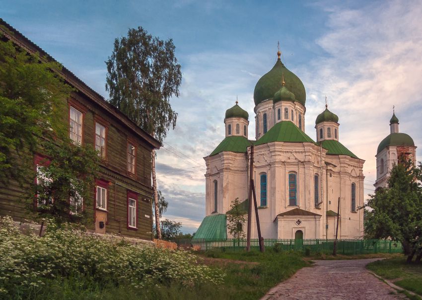 Суспильне новгород северский. Новгород Северский собор. Успенский собор в Новгороде. Новгород-Северская крепость Новгород-Северский. Новгород-Северская крепость.