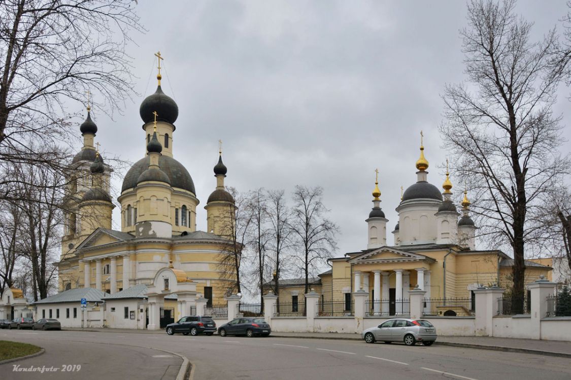 Храм у салтыкова моста. Храм введения во храм Пресвятой Богородицы у Салтыкова моста. Живоначальной Троицы у Салтыкова моста в Москве.