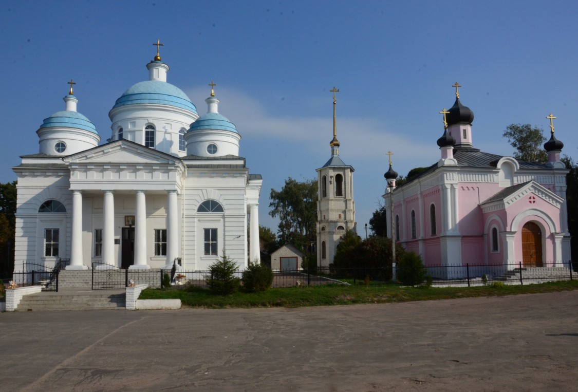 Мглин брянская область. Мглин храм Успения Пресвятой Богородицы. Брянская область, Мглин. Собор Успения Пресвятой Богородицы. Успенский собор Мглин. Успенский собор города Мглина.