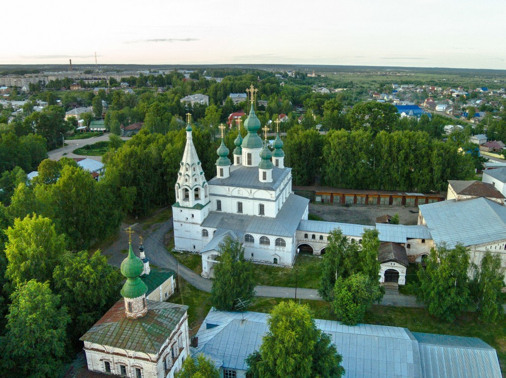 Монастырь чуда михаила архангела. Михайло-Архангельский монастырь (Великий Устюг). Михаило-Архангельского монастыря Великий Устюг. Михаило Архангельский монастырь Устюг. Михайло-Архангельский собор (Великий Устюг).