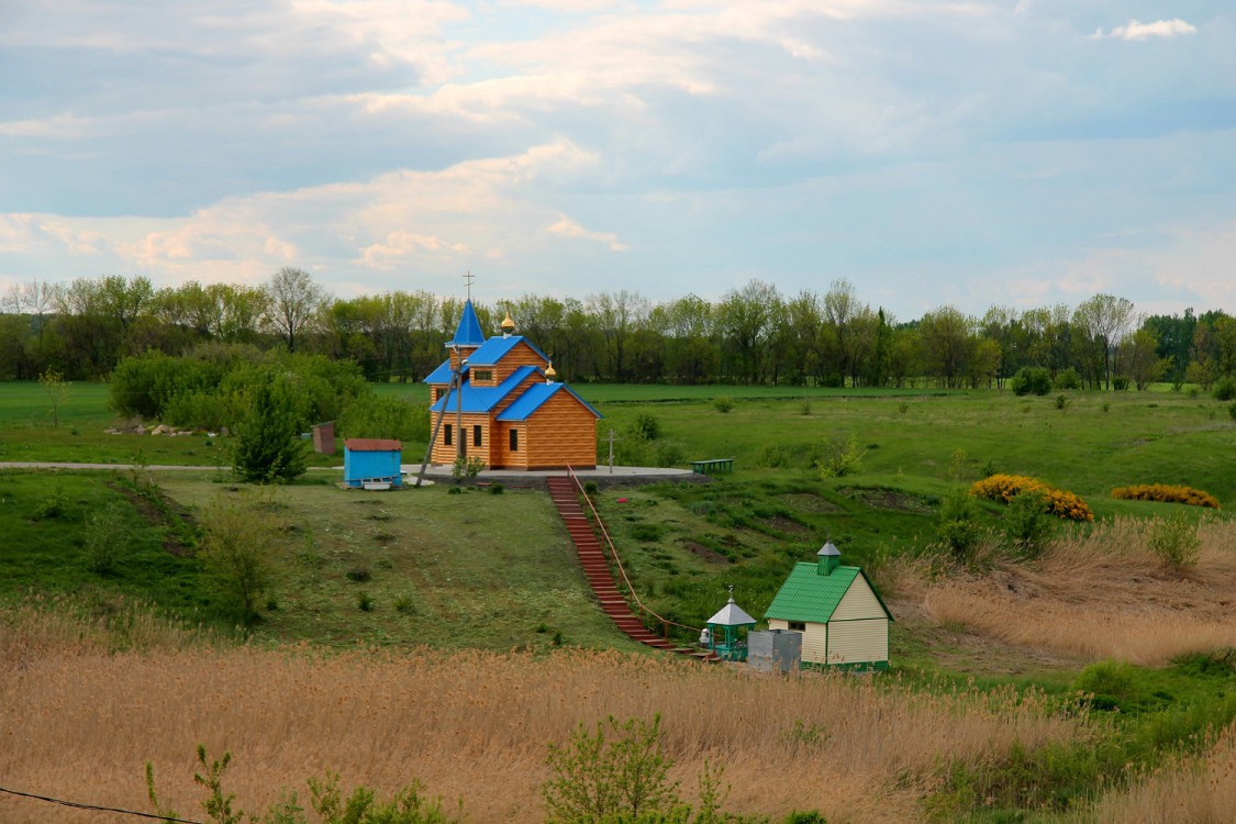 Поселок красный воронежская область. Красные холмы Воронежская область. Святой источник в Панинском районе.