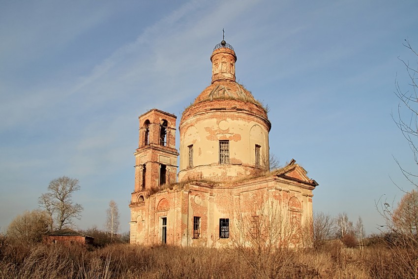 Деревня покровское. Покровское деревня,Мосальский район,,Церковь. Село Покровское Калужская область храм Покрова. Калужская область деревня Путогино. Деревня Покровское Калужская область Мосальский район.