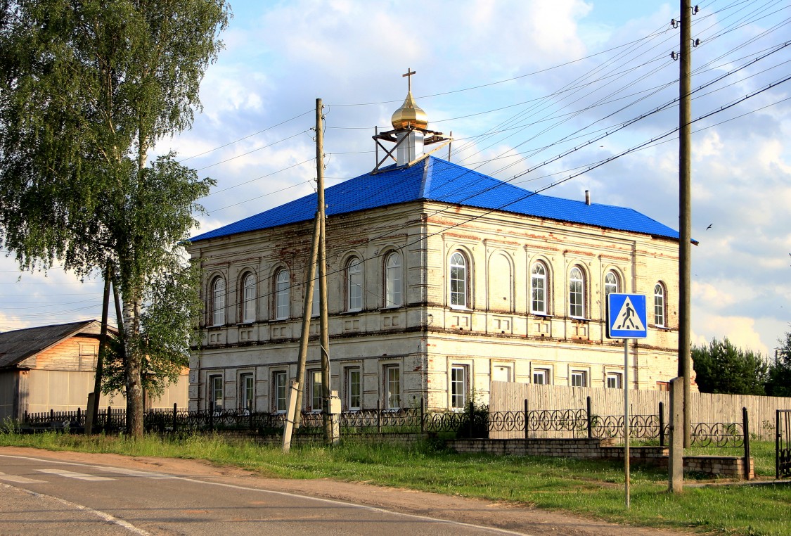 Погода бурмакино ярославская. Кировская обл, Кирово-Чепецкий р-н, Бурмакино с. Храм в Бурмакино Кирово-Чепецкий. Бурмакино храм Кировская область. Церковь в село Бурмакино Кирово Чепецкий район.