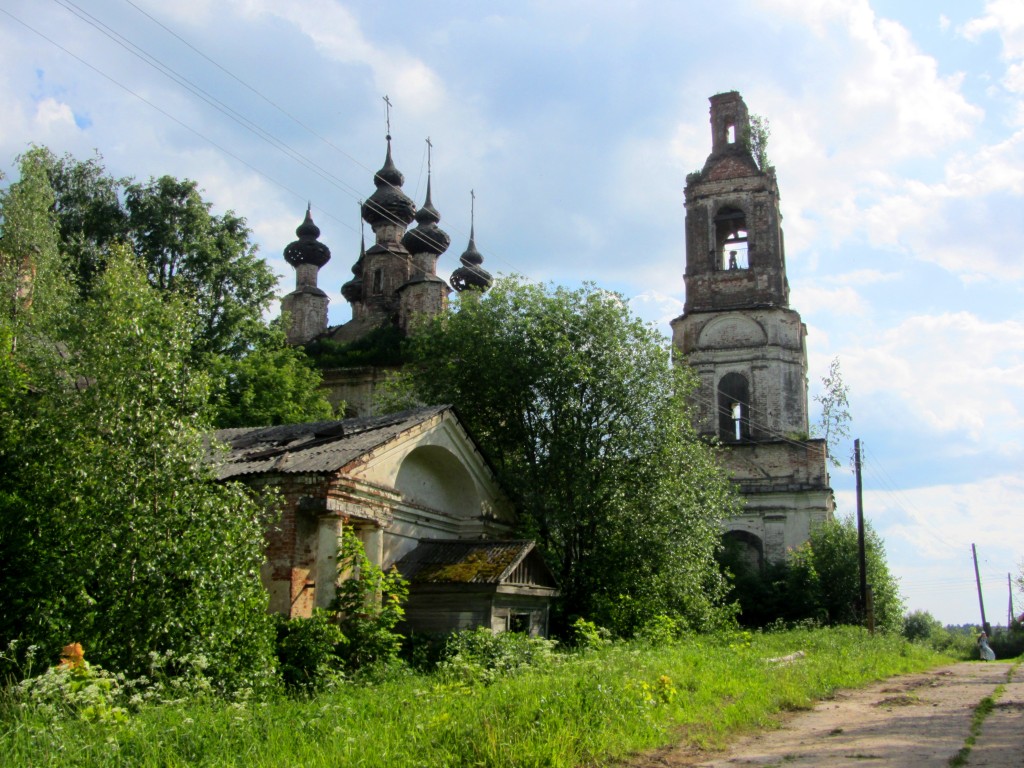 Костромская область галичский. Церковь углево Костромская область. Углево Галичский район Костромская область. Село углево Галичского района. Церковь Вознесения Господня в углёво.