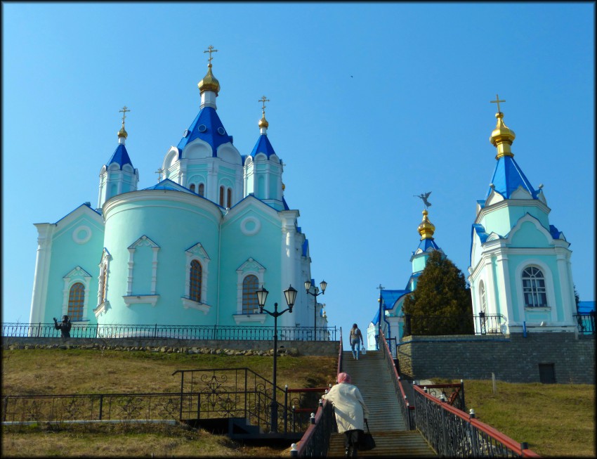 Местечко свобода золотухинского. Коренная пустынь Золотухинский район. Коренная пустынь местечко Свобода Курск. Свобода Курская область Золотухинский район. Собор Рождества Богородицы в Курской области Золотухинский район.