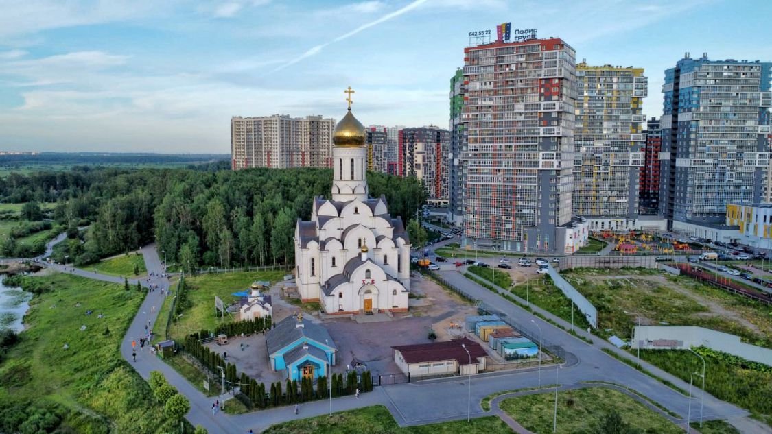 Храм в кудрово расписание. Кудрово Всеволожский район. Церковь в Кудрово. Церковь Оккервиль. Храм Иоанна Богослова Кудрово фасад здания.