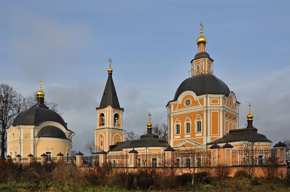 Храмы посада. Собор Успения Пресвятой Богородицы Сергиев Посад. Успенская Церковь Сергиев Посад. Никольская Церковь Сергиев Посад. Храм Рождества Богородицы Сергиев Посад.