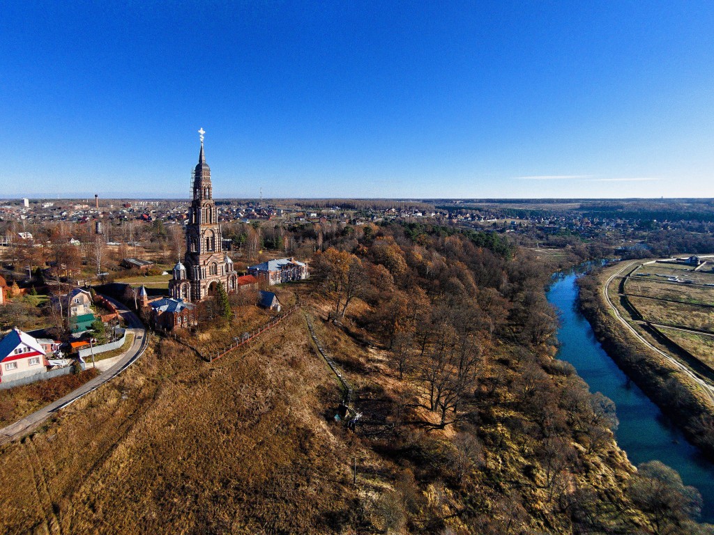 Московская область серпуховский. Церковь Иоанна Предтечи Иванова гора. Колокольня церкви Иоанна Предтечи Серпуховский район. Церковь Иоанна Предтечи Серпухов. Серпухов колокольня Иоанна Предтечи.