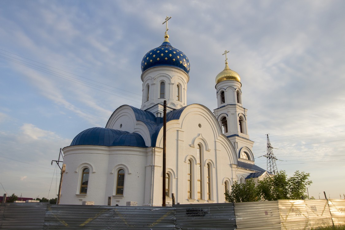 Храм дзержинск. Церковь Серафима Саровского Дзержинск. Дзержинск (Дзержинск, город). Церковь Серафима Саровского. Церковь на Самохвалова Дзержинск. Храм Серафима Саровского в г. Дзержинске Нижегородской области.