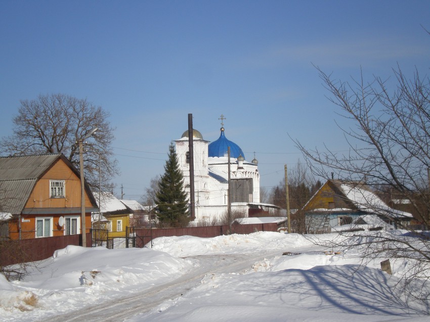 Угловка. Храм Рождества Христова в Угловке Новгородской области. Церковь Рождества Христова Угловка. Угловка Окуловский район. Угловка Новгородская область Церковь.