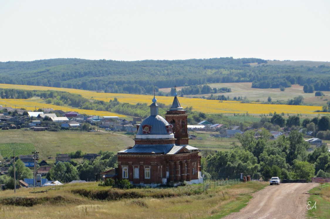 Оренбургская область тюльганский. Репьевка Тюльганский район. Село Репьевка Тюльганский район. Церковь с Репьевка Тюльганского района. Село Репьевка Оренбургской области.