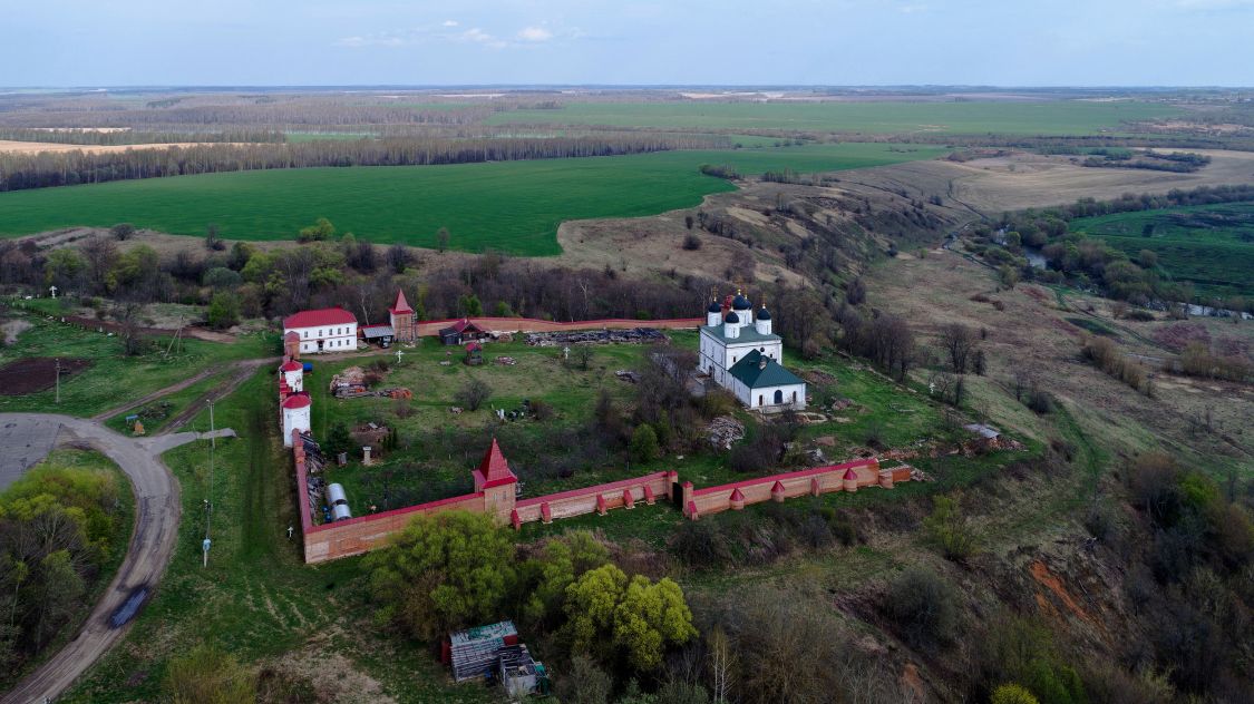 Красное орловская область. Троицкий Оптин монастырь в Болхове. Оптинский монастырь Болхов. Оптин монастырь Орловская область. Оптин женский монастырь г Болхов.