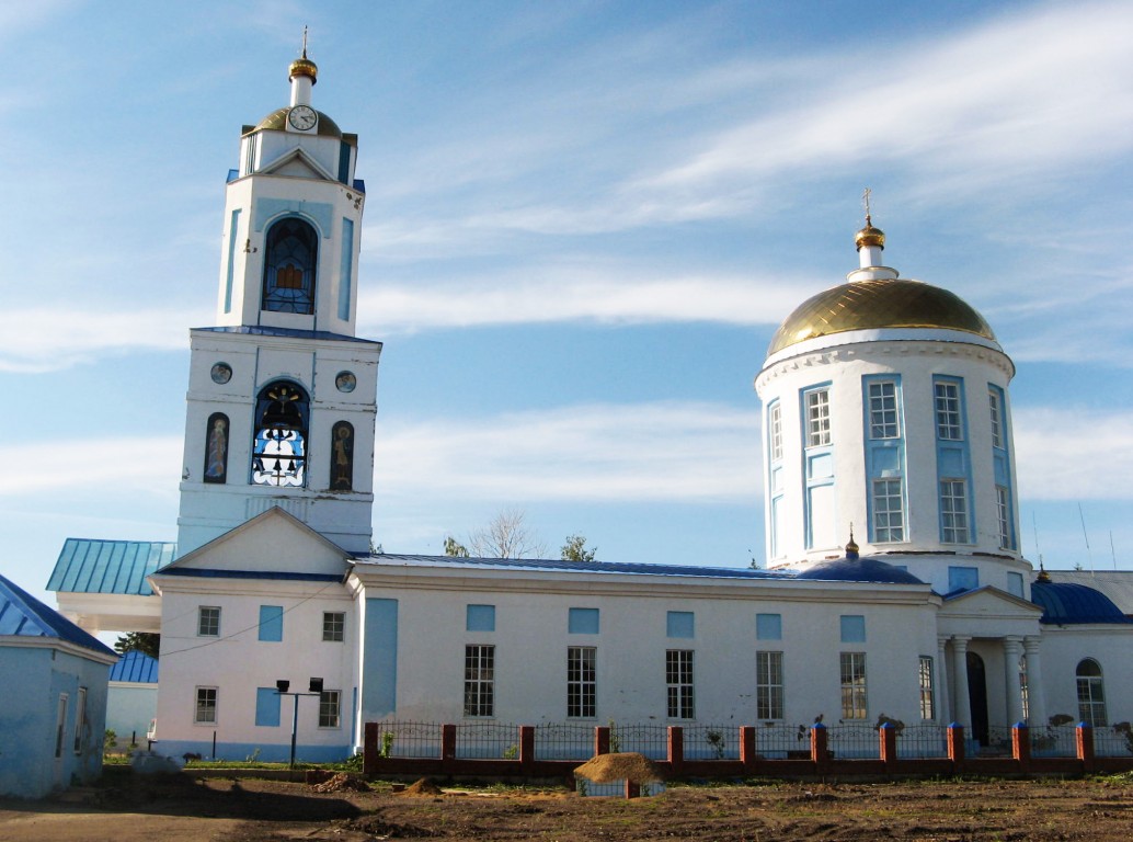 Мензелинск. Никольский собор Мензелинск. Мензелинск собор Николая Чудотворца. Никольский собор г. Мензелинск. Мензелинск города Татарстана.