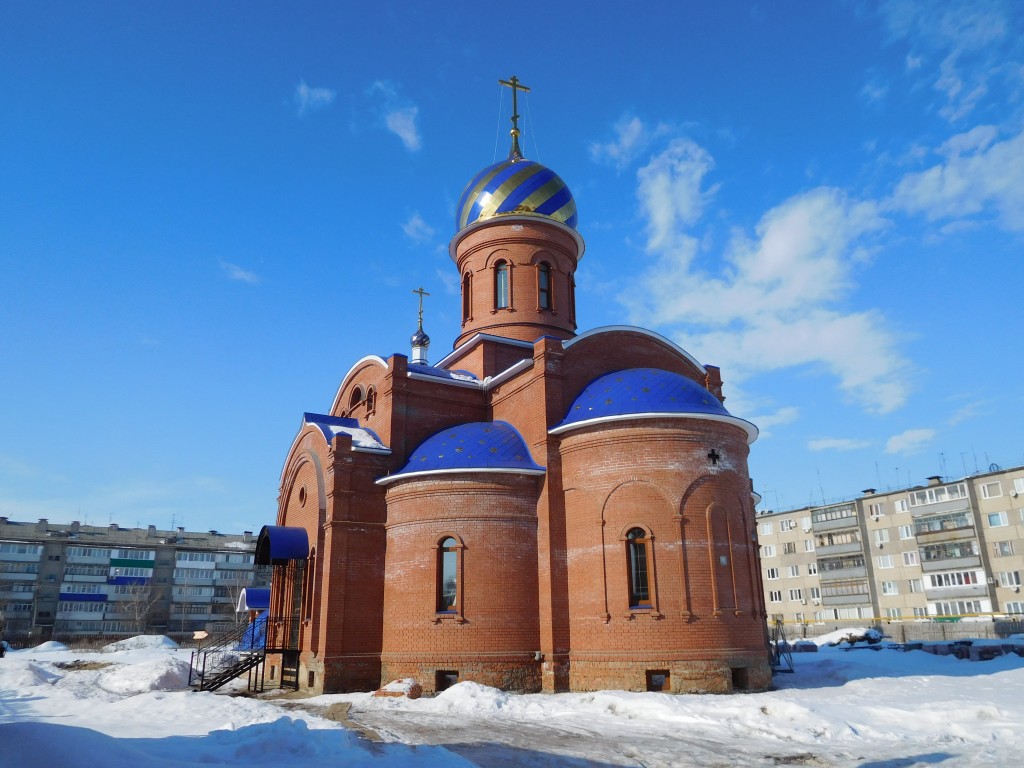 Безенчук. Церковь в Безенчуке Самарской области. Храм Святого Пантелеймона Безенчук. Самарская область Безенчукский район поселок Безенчук. Церковь Безенчук Троицкая.