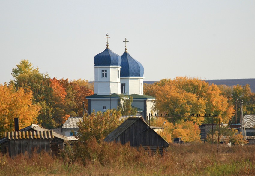 Погода владимировка самарская область. Елховский район храм село Владимировка. Елховка Самарская область Церковь. Храм село Владимировка Самарская обл. Село Владимировка храм Архангела.