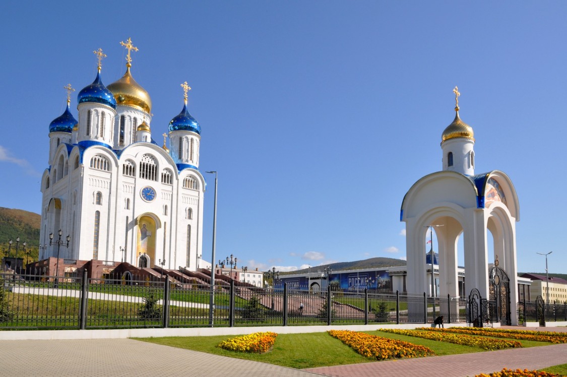 Южно сахалинск адрес. Храм Южно-Сахалинск. Собор Южно-Сахалинск. Церковь Южно Сахалинск. Собор Рождества Христова Сахалин.