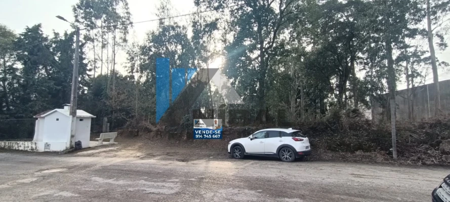 Terreno Comércio / Armazém para Venda em Serzedo e Perosinho