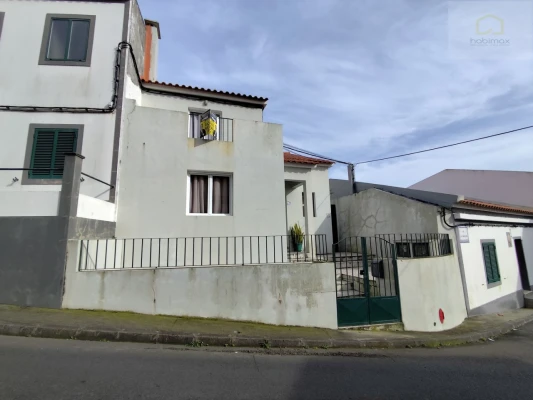 Moradia T2 para Venda em Rosto do Cão (Livramento)