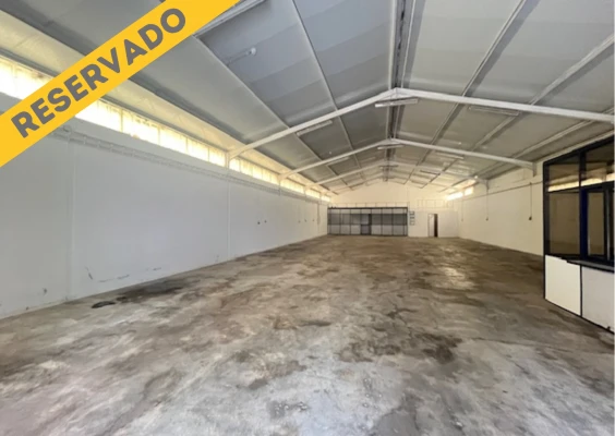 Armazém para Arrendamento em Rio de Loba
