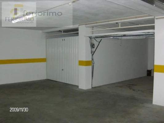 Garagem para Venda em Fermentões