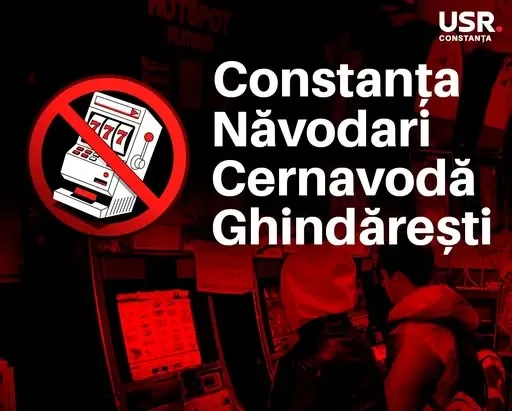 Imagine pe fond rosu cu jucători la jocuri de noroc (pacanele)