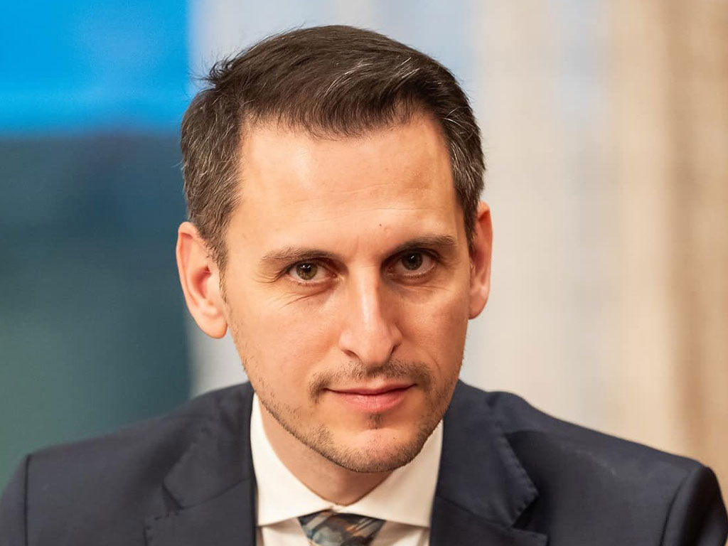 George Gima - Deputat USR - Vedere din profil
