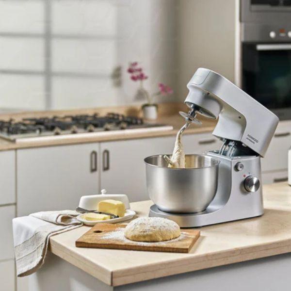 عجانة من KENWOOD سلسلة HomeBake - وعاء معدني سعة 5 لتر + وعاء خلط زجاجي 1.5 لتر - استطاعة 1400 واط – 6 سرعات تحكم - KHH01.120SI