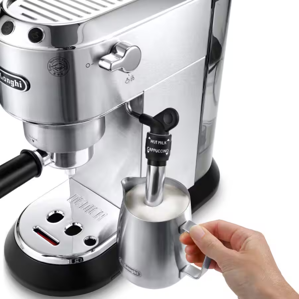 ماكينة قهوة Delonghi إسبريسو وكابوتشينو - 15 بار - أسود - ميزة التوقف الأوتوماتيكي - 1300W