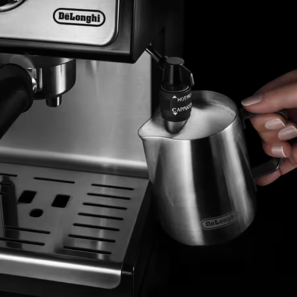 ماكينة قهوة Delonghi إسبريسو وكابوتشينو - 15 بار - أسود وكروم - 1100W