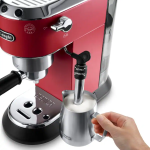 ماكينة قهوة Delonghi إسبريسو وكابوتشينو - 15 بار - أسود - ميزة التوقف الأوتوماتيكي - 1300W