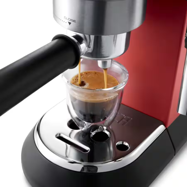 ماكينة قهوة Delonghi إسبريسو وكابوتشينو - 15 بار - أسود - ميزة التوقف الأوتوماتيكي - 1300W