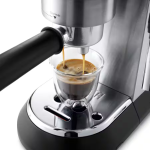 ماكينة قهوة Delonghi إسبريسو وكابوتشينو - 15 بار - أسود - ميزة التوقف الأوتوماتيكي - 1300W