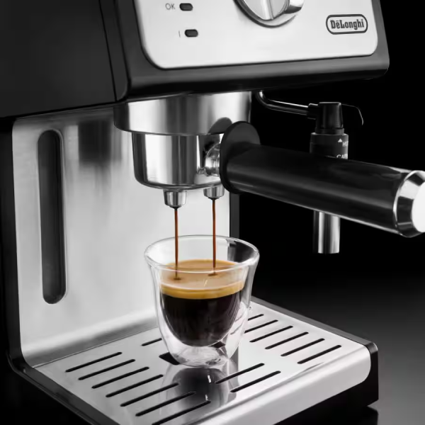 ماكينة قهوة Delonghi إسبريسو وكابوتشينو - 15 بار - أسود وكروم - 1100W