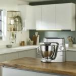 عجانة من KENWOOD - مصنوعة من Titanium - حجم XL - وعاء مزدوج 7 لتر + 5 لتر - استطاعة 1200 واط – مزودة بميزان إلكتروني وخلاط زجاجي وفرامة لحمة- KVL85.344SI