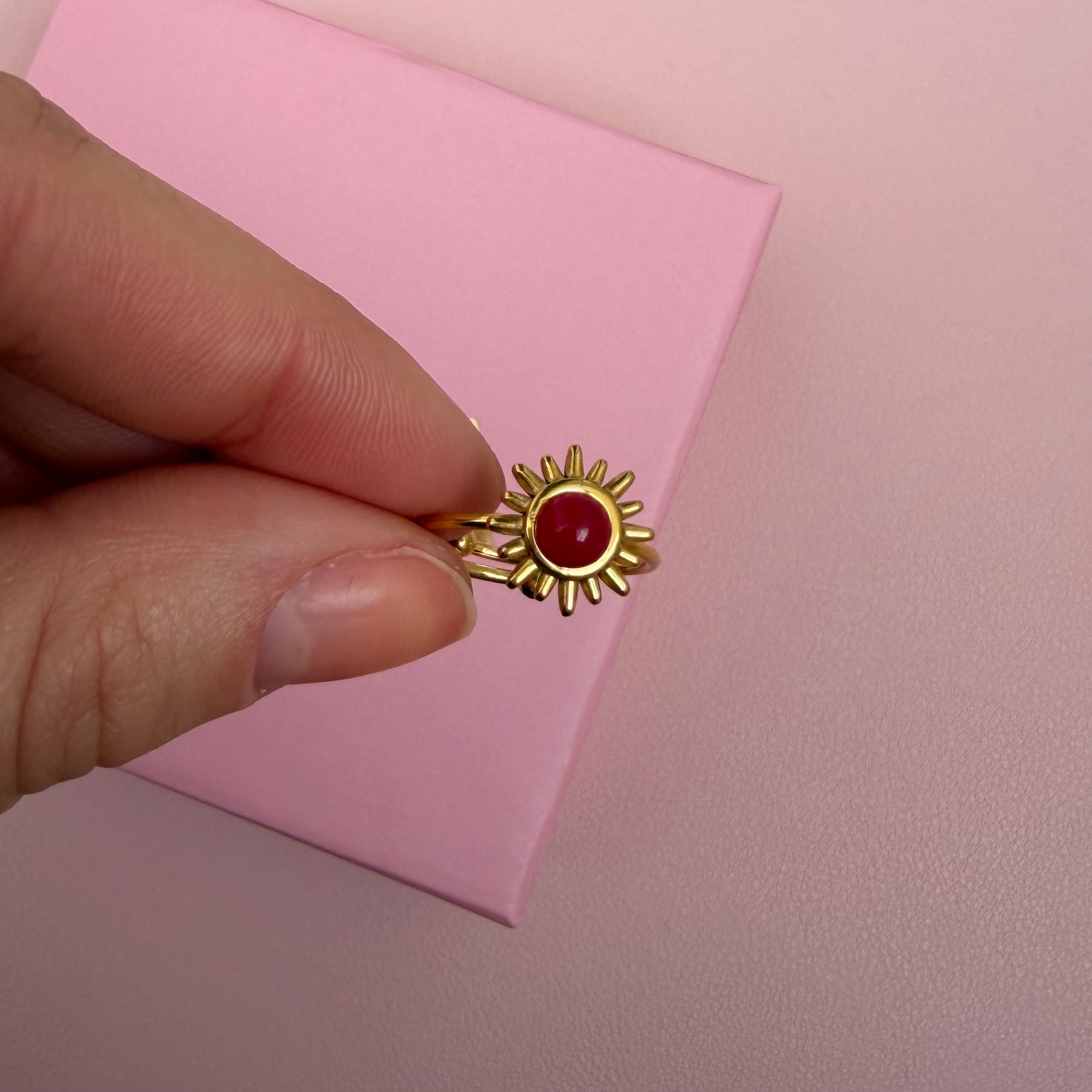Prsten sunce sa roze kamenom