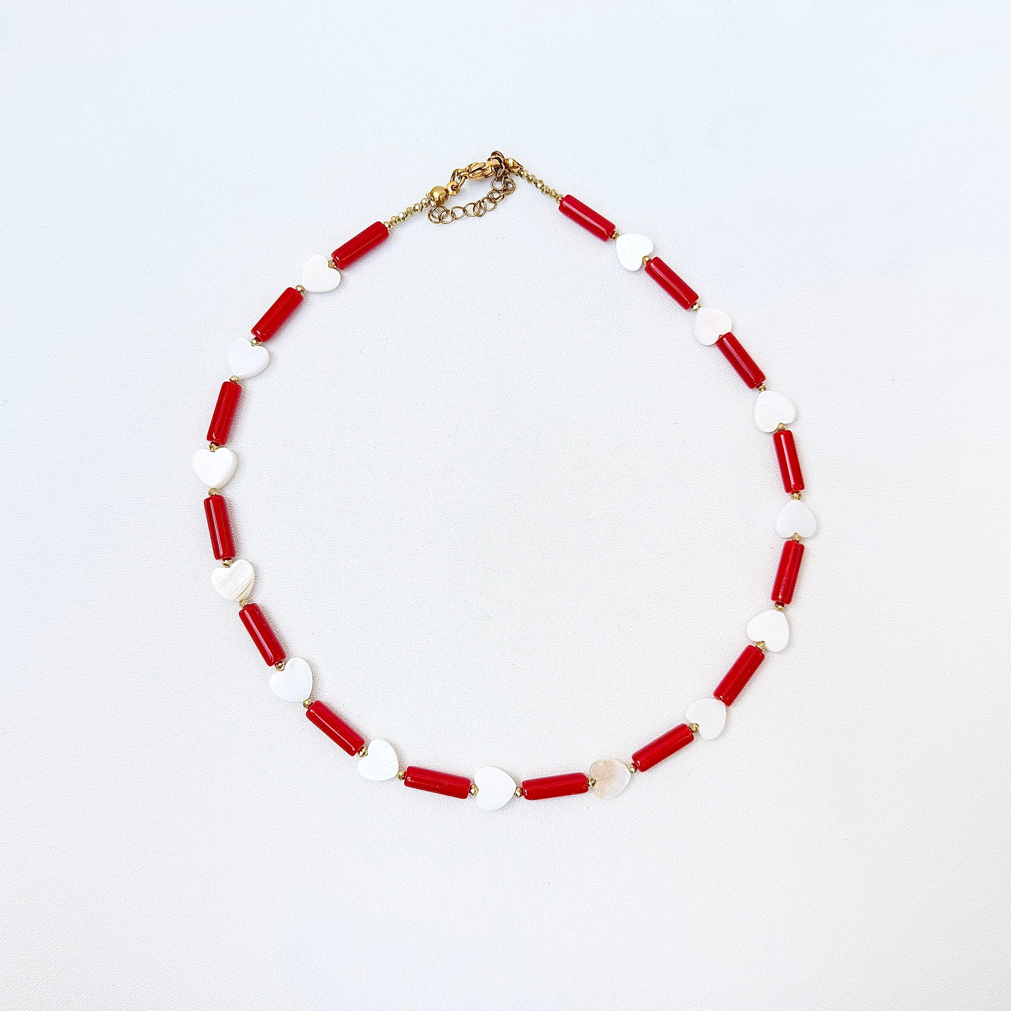 Crvena ogrlica sa sedefom