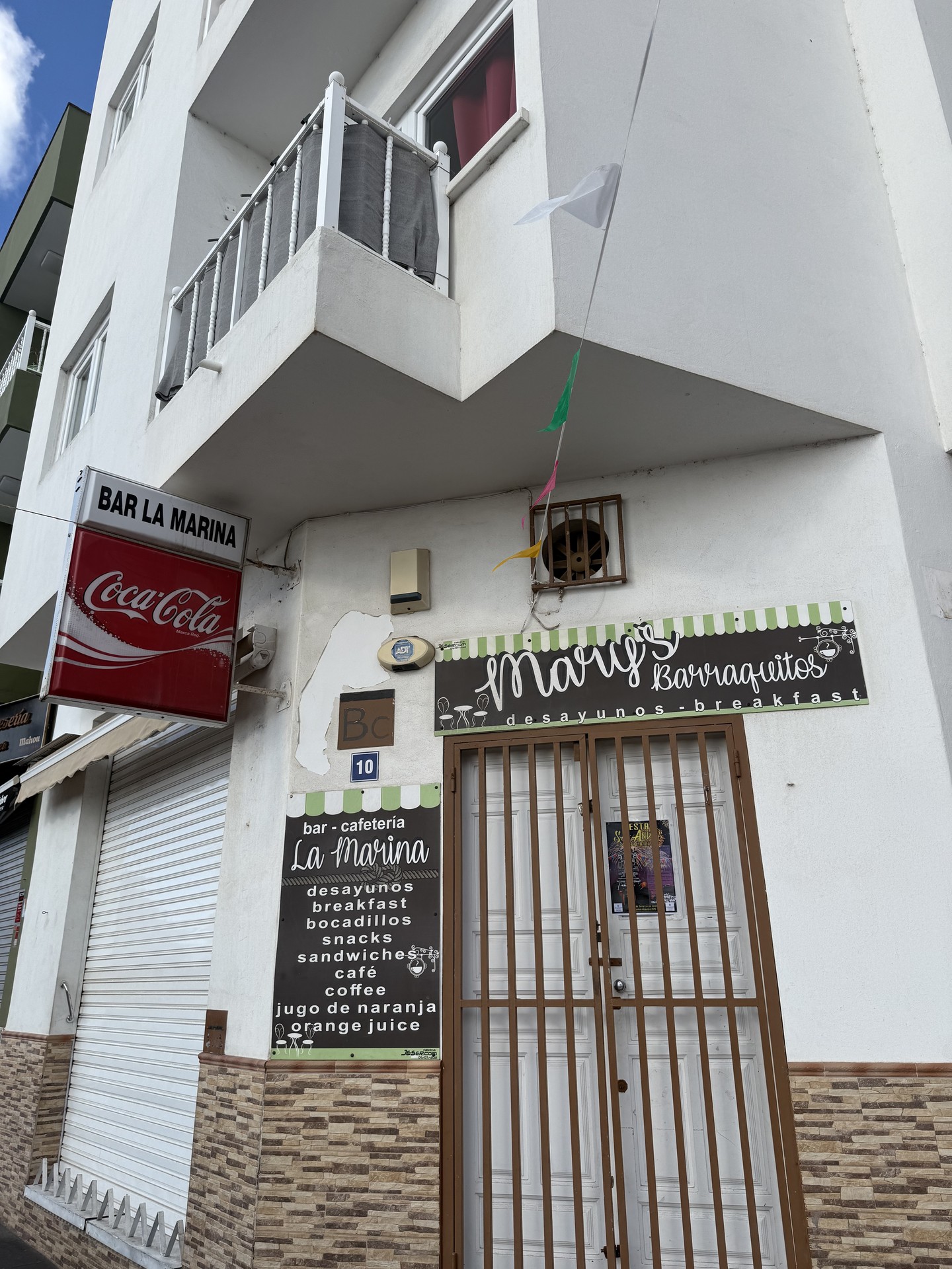 Bar La Marina / Mary's Barraquitos