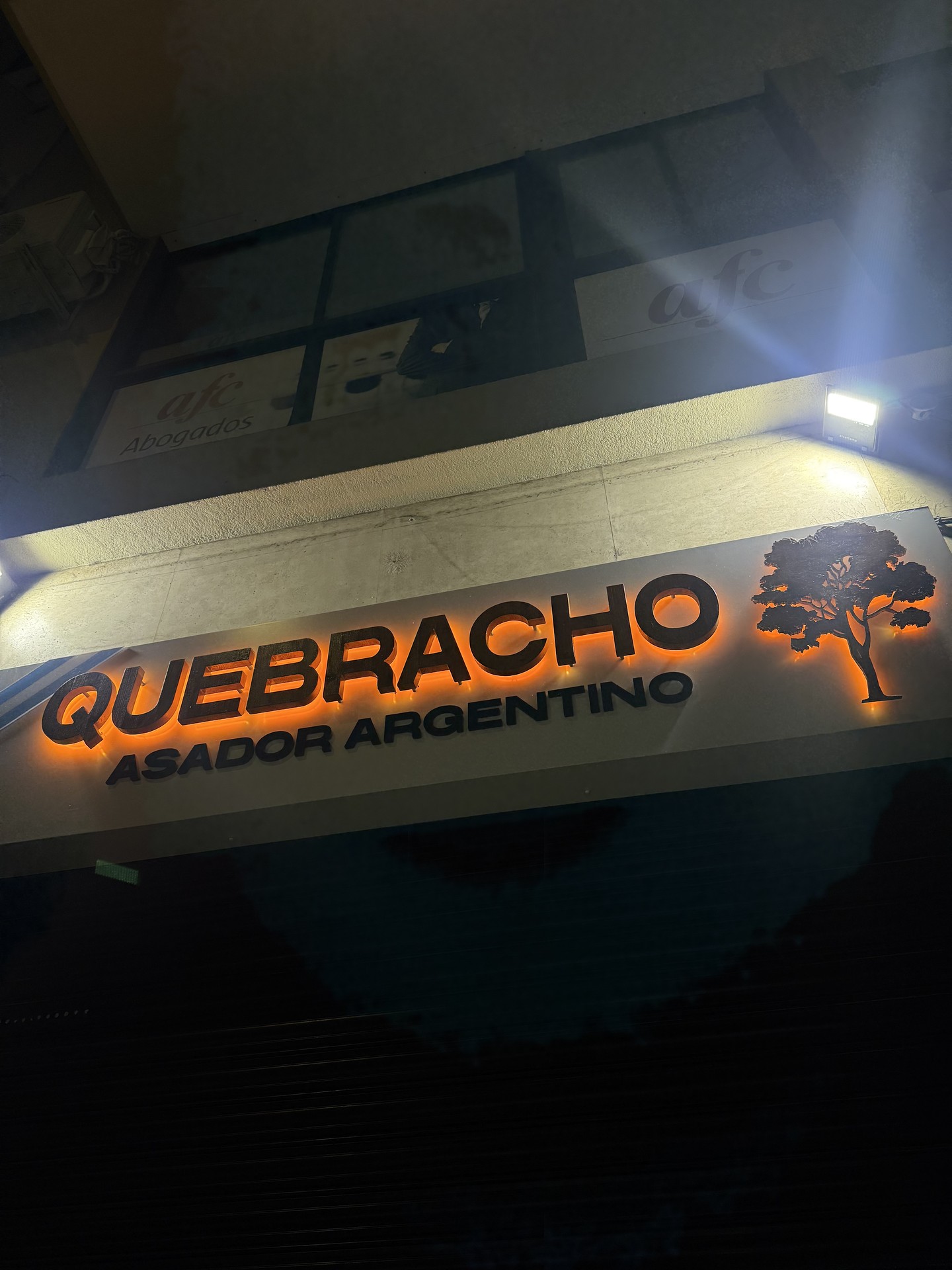 Quebracho asador, parrilla